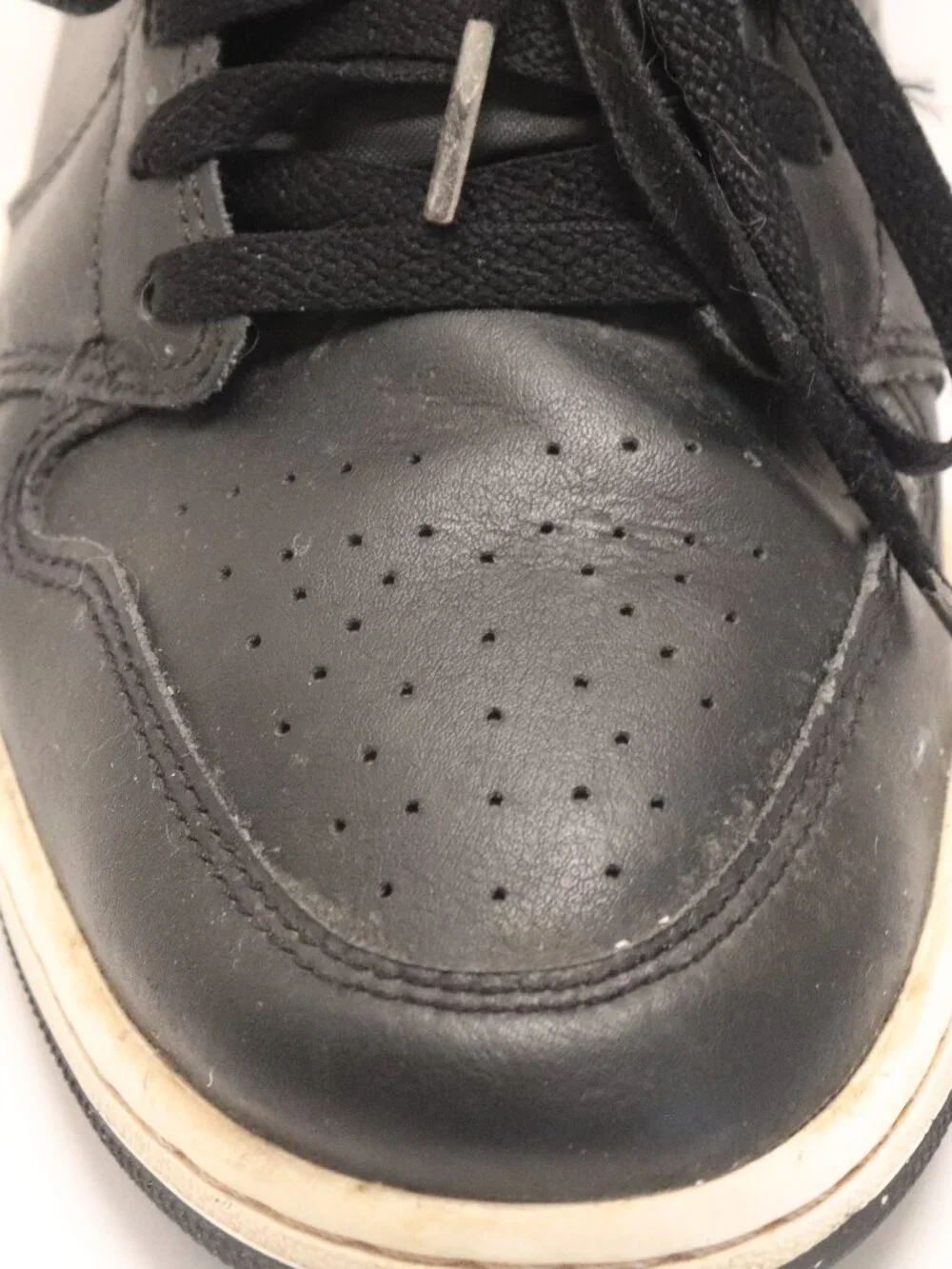 Nike Air Jordan Men's  Top Sneakers Black Gold Size 10 • Brand: Nike